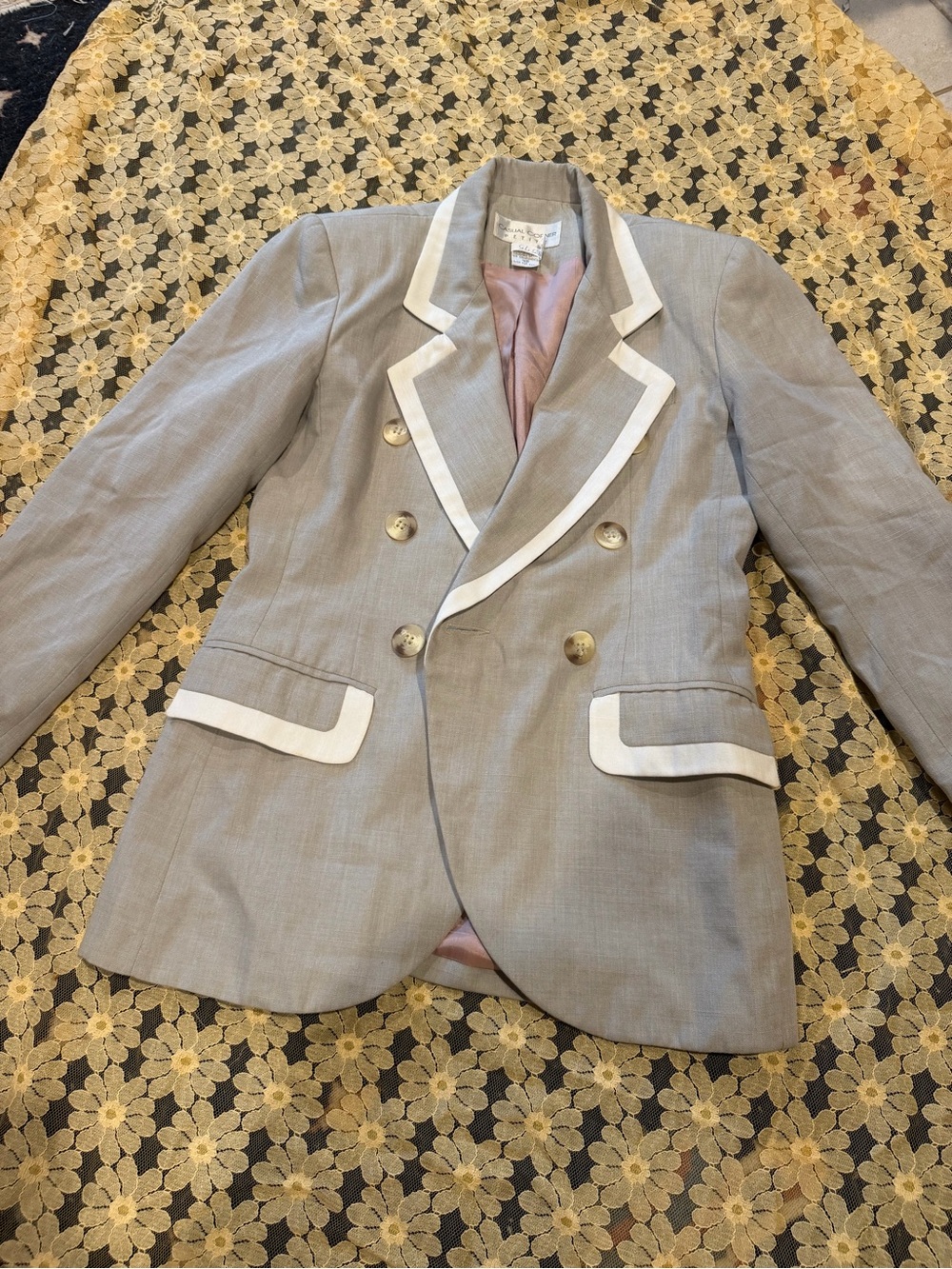 Casual Corner Light Gray Double-Breasted Blazer with White Trim